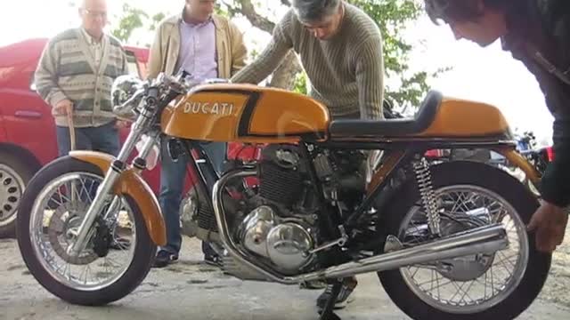 Oratino Ducati 750 sport