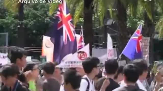 Leung Enfrenta Críticas