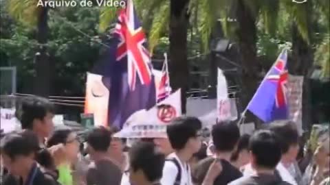 Leung Enfrenta Críticas