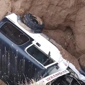 #wifelife #beaman #roadtrip #jeeplife #dirtroads #shedrove #4x4 join us on #rumble garbage to Guru