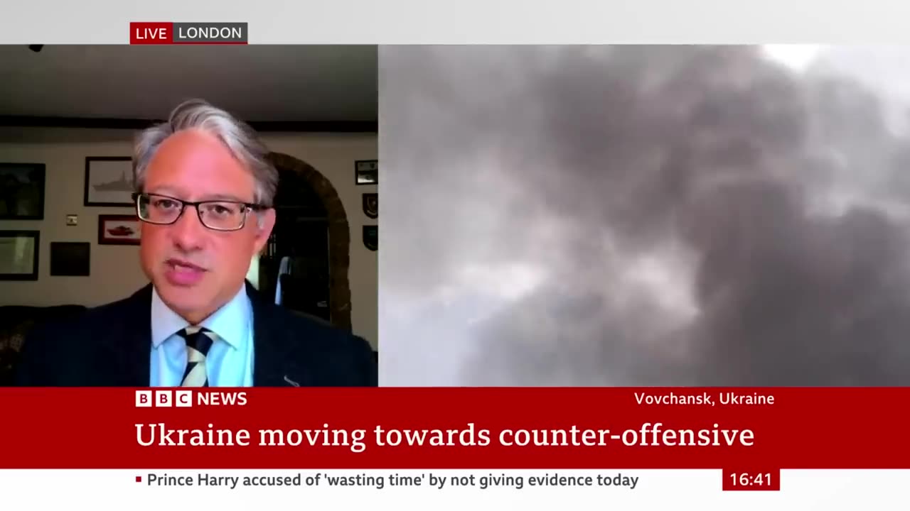 Ukraine 'shifting towards offensive actions' against Russia - BBC News