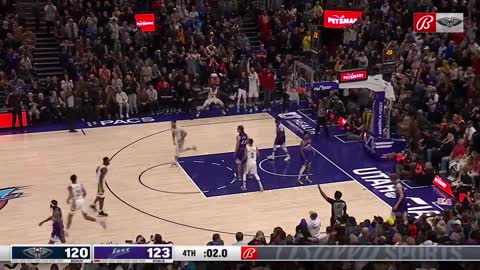 Zion extra pass to Trey Murphy who hits the CLUTCH triple with 2 seconds left 🔥