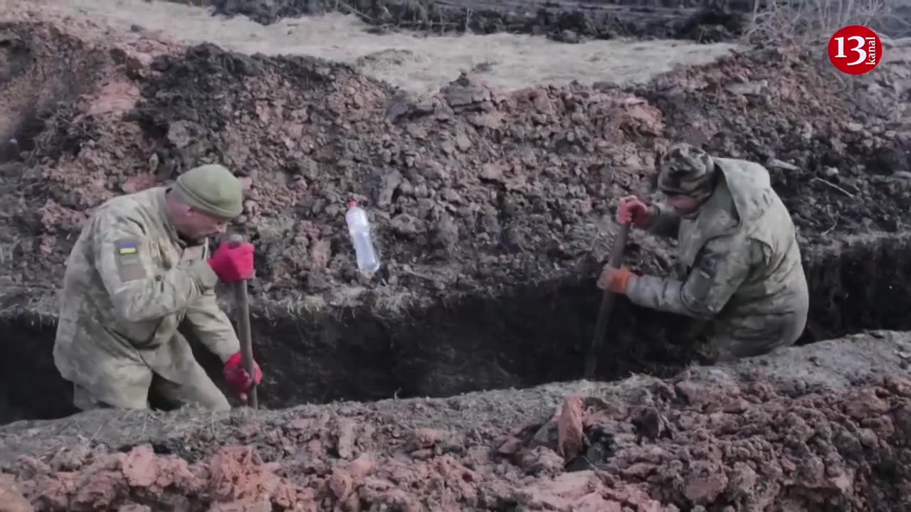 Ukrainian troops dig trenches on Bakhmut's outskirts - “We won’t surrender”