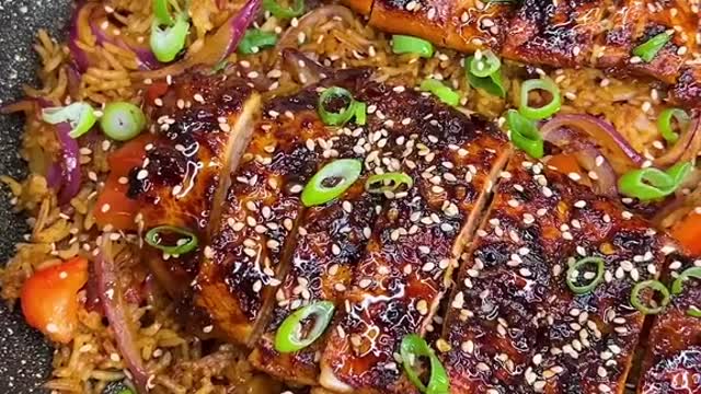 Healthy Honey Garlic Chicken - Only 434 Calories, so tasty & easy to make!