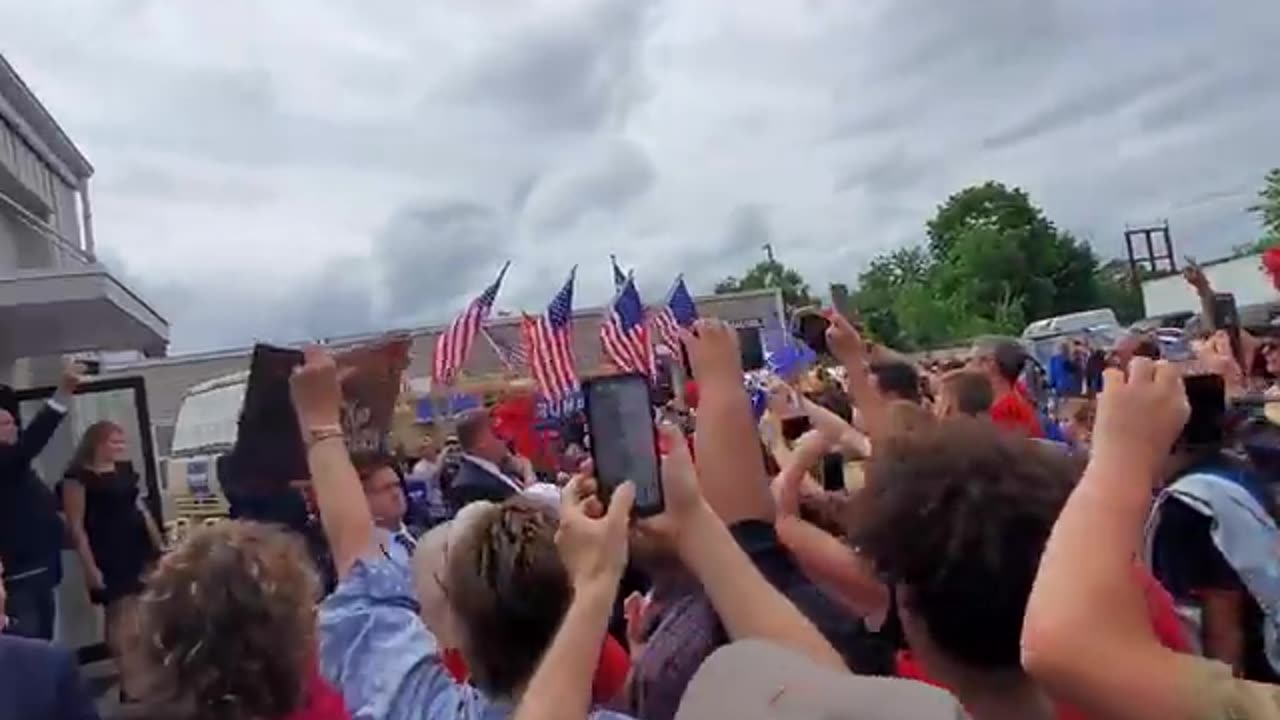 President Trump showed up at the grand opening of Trump Victory office in Manchester, NH 6-27-23