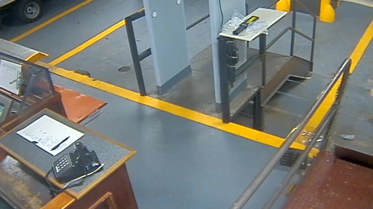 3205LHOBBACStLoadingDock_2021-01-06_14h19min50s783ms.mp4