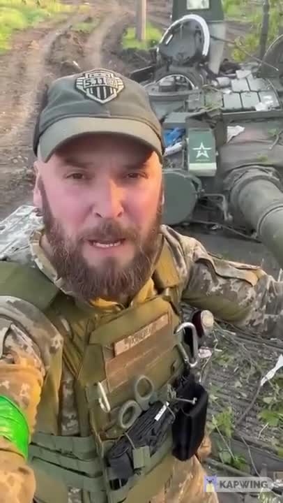Ukrainian soldiers captured a Russian T- 72 Tank