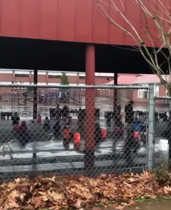 Children FREEZE While Eating To Prevent Spreading The Virus