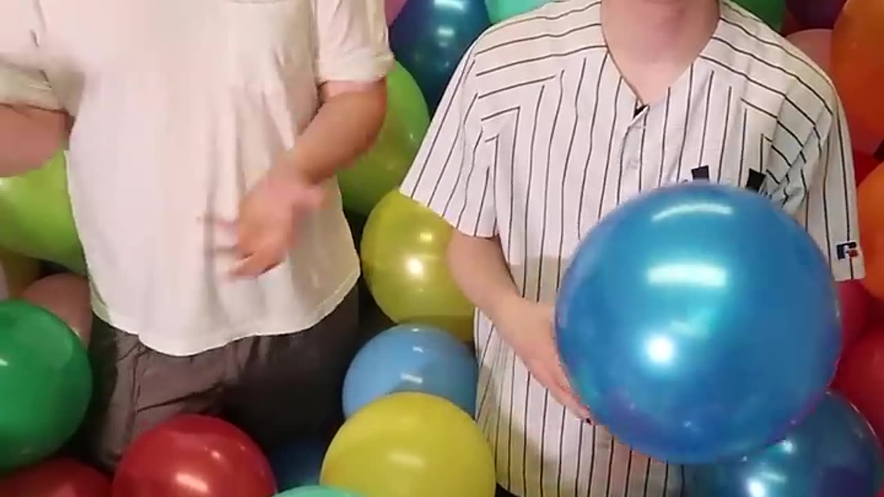 I filled a room with 1000 balloons!