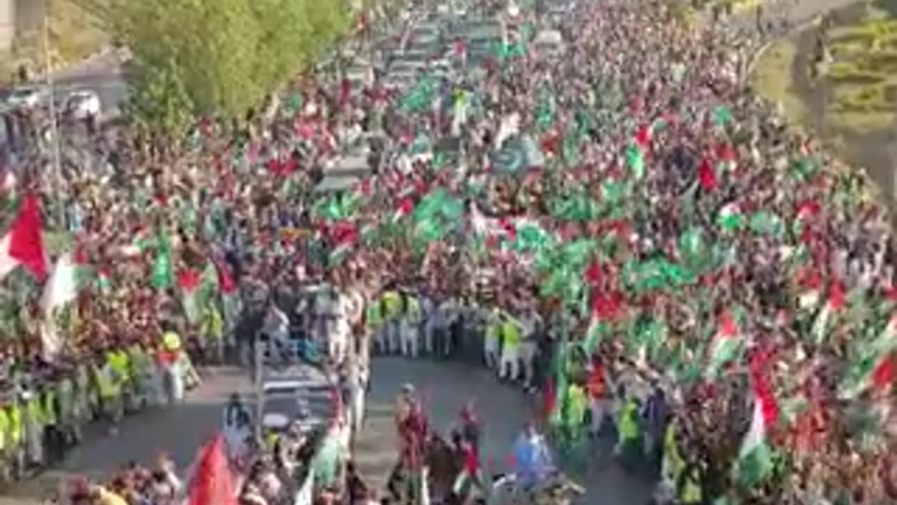 Pakistanis Protesting in Favor of PALESTINE