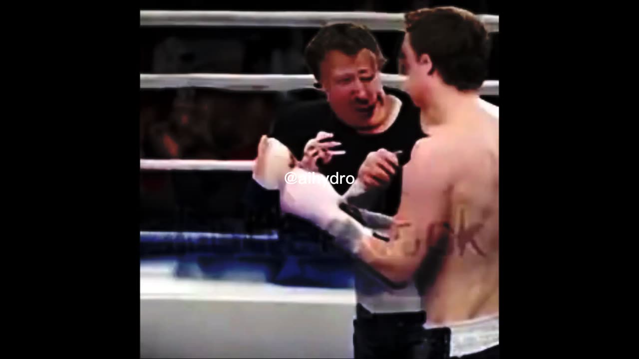 Elon Musk fights Mark Zuckerberg in the boxing ring arena