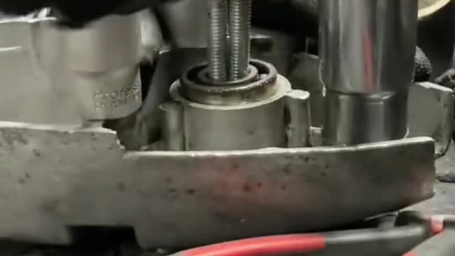 Improvised design of car repairers; automobile maintenance