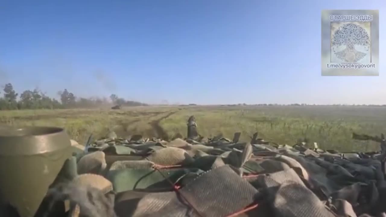 🇷🇺Footage of Russian tank being attacked by enemy drones