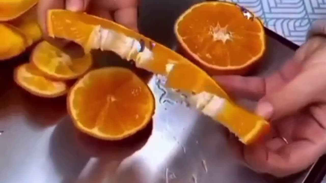 I lived 45 Years before learning the right way to cut fruit