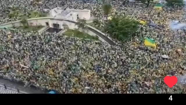 Brazilians Show The World True Fearless Patriotism !