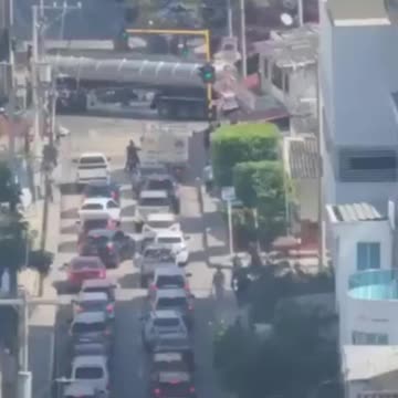 Video: Trancón en Manga por camión sisterna que bloquea la cuarta avenida