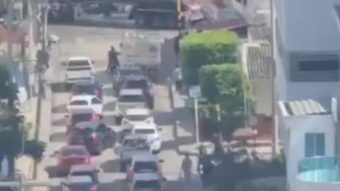 Video: Trancón en Manga por camión sisterna que bloquea la cuarta avenida