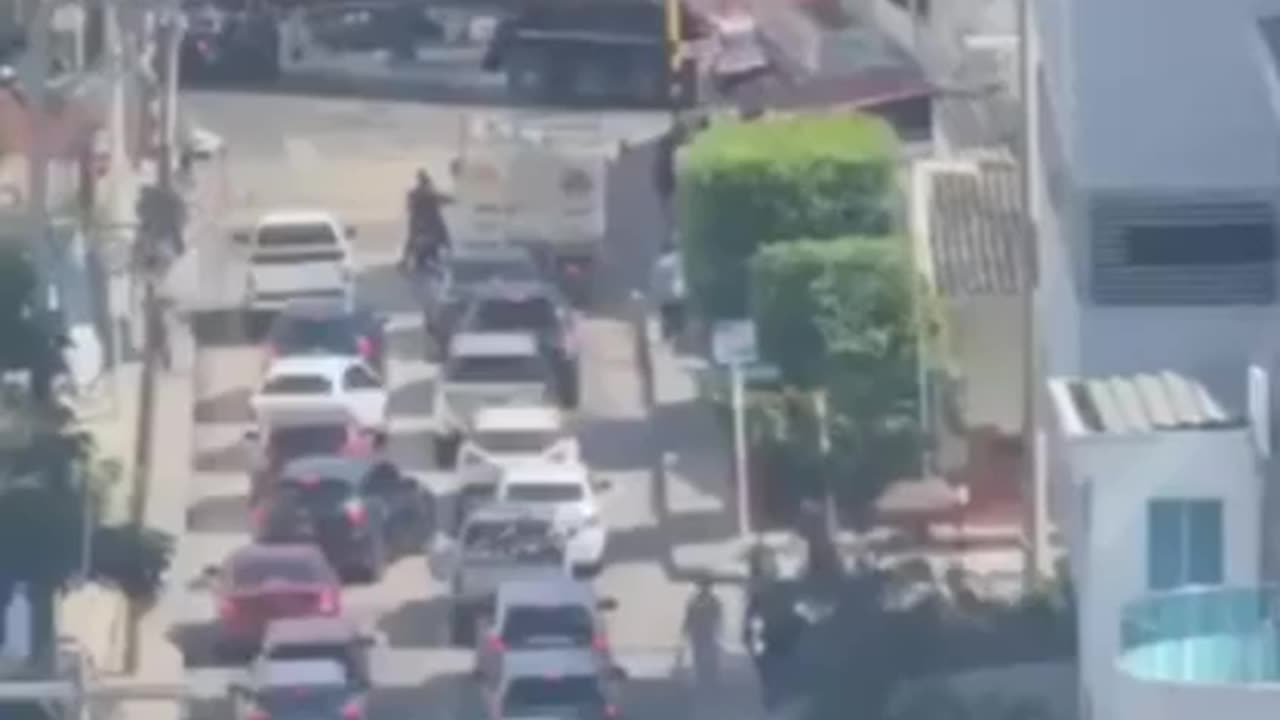 Video: Trancón en Manga por camión sisterna que bloquea la cuarta avenida