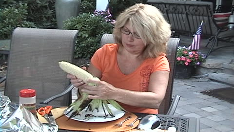 Corn on the Cobb on the Big Green Egg