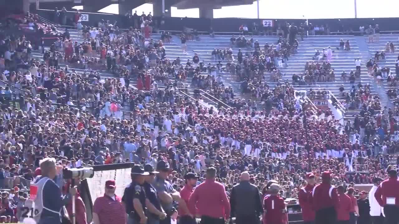 Auburn students, fans head for exits in 3rd quarter of loss to Arkansas