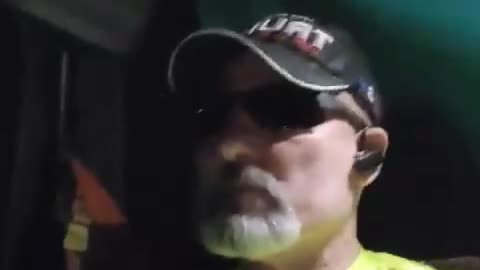 “美國人民的覺醒！厭倦、憤怒司法不公與無良的迫害川普總統：卡車司機停止向紐約市送貨！”（人民拿回權利最好的方法，“不合作與不再為你服務”_“亞特拉斯聳聳肩”的絕妙智慧 一）