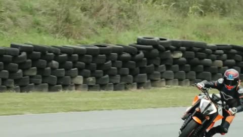 Bike races 🏍️ cornering