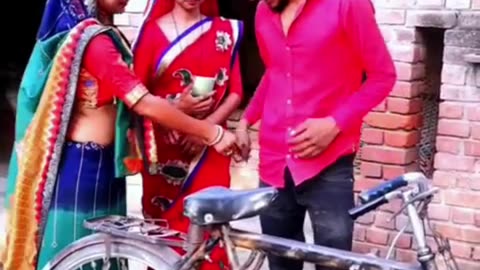 बीवी का कहना सही है न | Husband wife funny video #youtubeshorts #funnyshorts #shorts #funnypeople