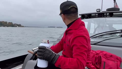 20221024文贵先生GETTR³：尊敬的战友们好…….七哥今天又抽雪茄了….在海上为战友们祈福