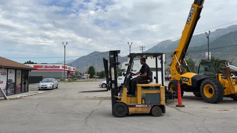 Forklift CAT Electric 4,000 LB Cap 18' 1" Lift Height with Charger