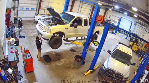 Be sure to pay attention to safety when repairing the car # Repair the car