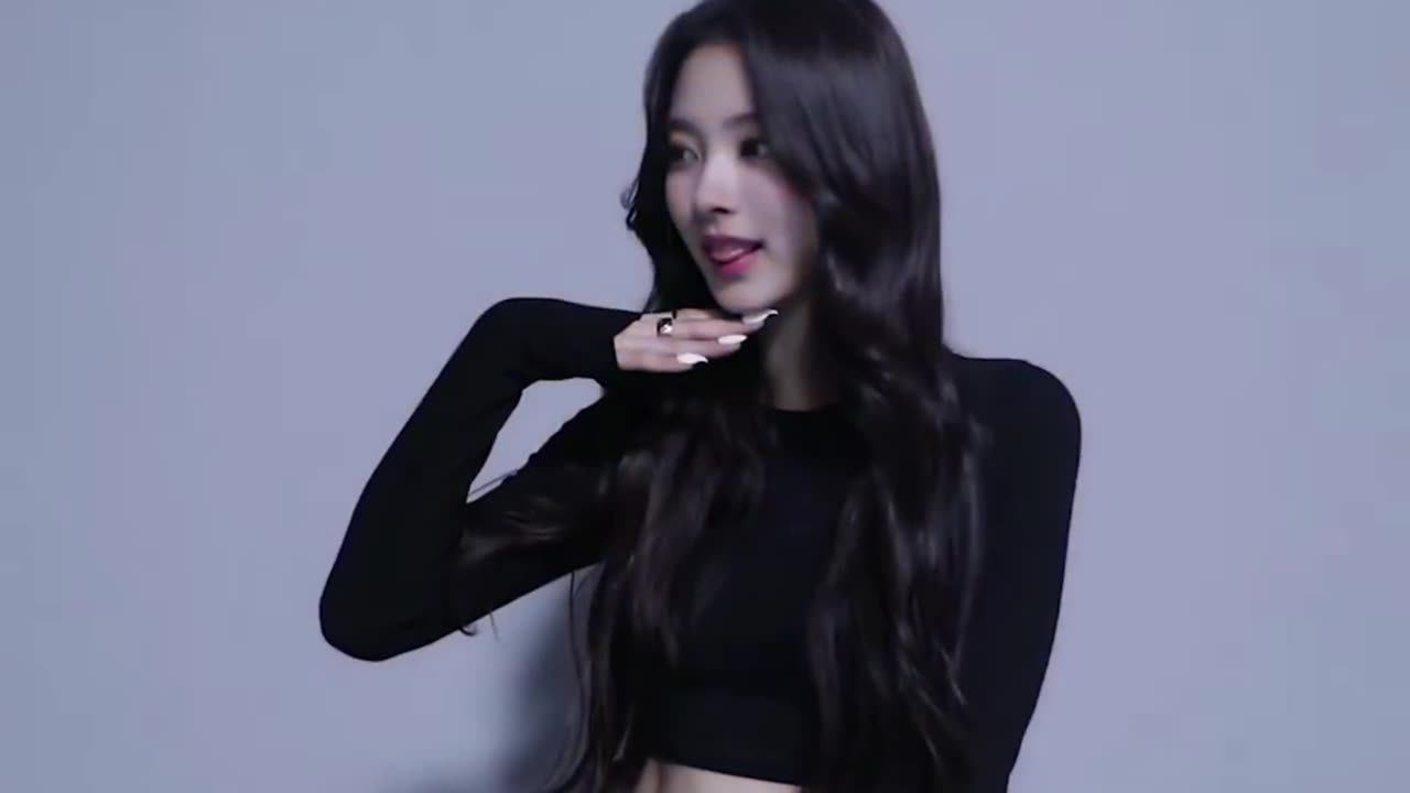 Anna Meovv Kpop