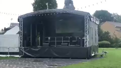 Jabbing next to music event....🤷‍♂️