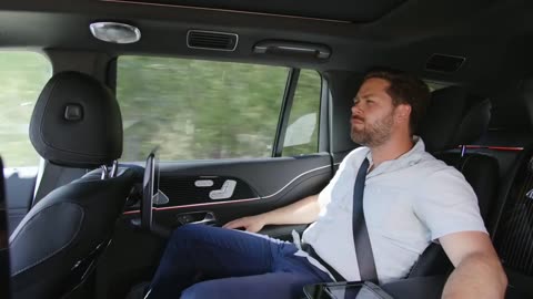 2021 Mercedes-Maybach GLS600 vs Rolls-Royce Cullinan __ Battle Of The ULTIMATE Ballers