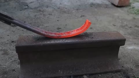 Turning @ a @ Rusty @ Bearing @ into @ a @ Beautiful @ but @ Extremely Sharp BUTTERFLY KNIFE