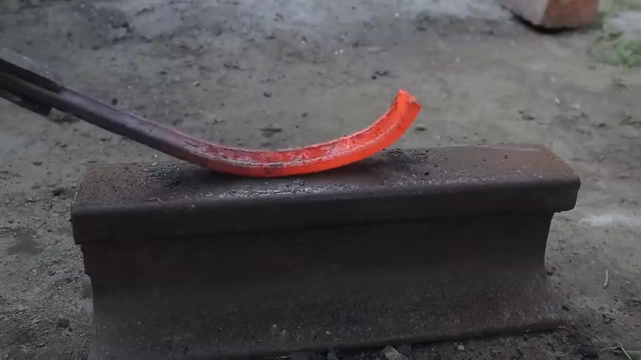 Turning @ a @ Rusty @ Bearing @ into @ a @ Beautiful @ but @ Extremely Sharp BUTTERFLY KNIFE