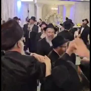 JEW MARRIAGE/ HASIDIC MEN DANCING