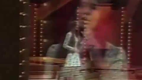 Crystal Gayle - Wrong Road Again - 1975