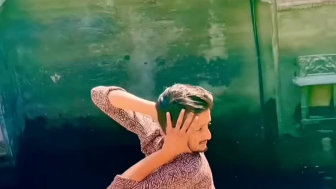 दुनिया के 3 अजीबो गरीब वीडियो।