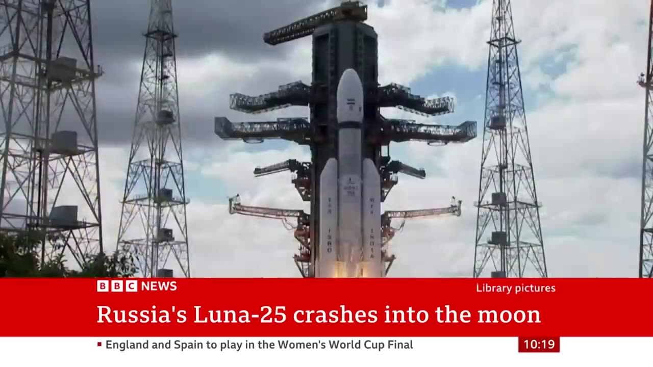 Russian spacecraft crashes into the Moon - BBC News