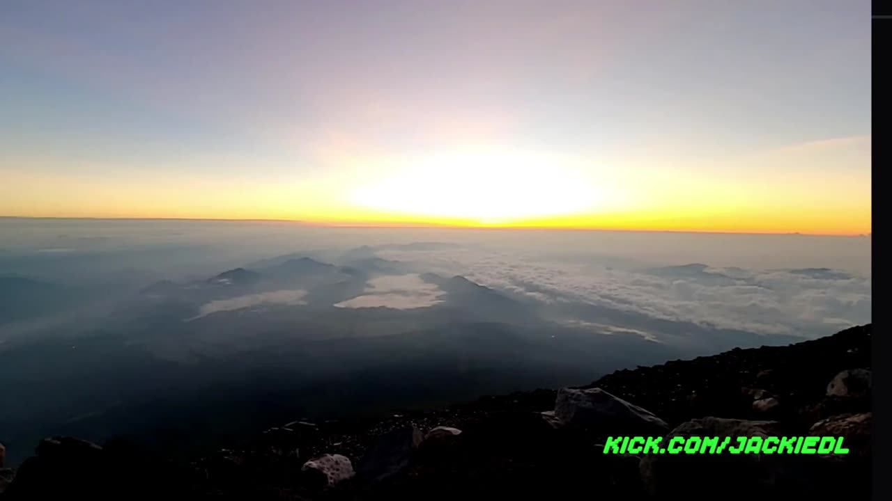 (Japan) I Survived Climbing Mount Fuji to see the Sunrise from Summit