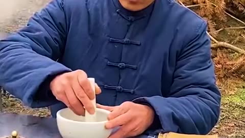 Chinese man prepares blood charcoal! 😲