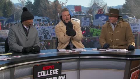 Pat McAfee shares what it's like kicking a football in cold weather 🥶🍦 College GameDay