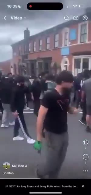 UK: Masked gangs armed with axes & hammers are attacking protestors