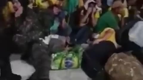 Policiais brigam na invasao de brasilia