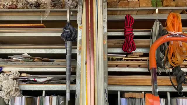 Build an indoor skateboard field when the rainy season is coming