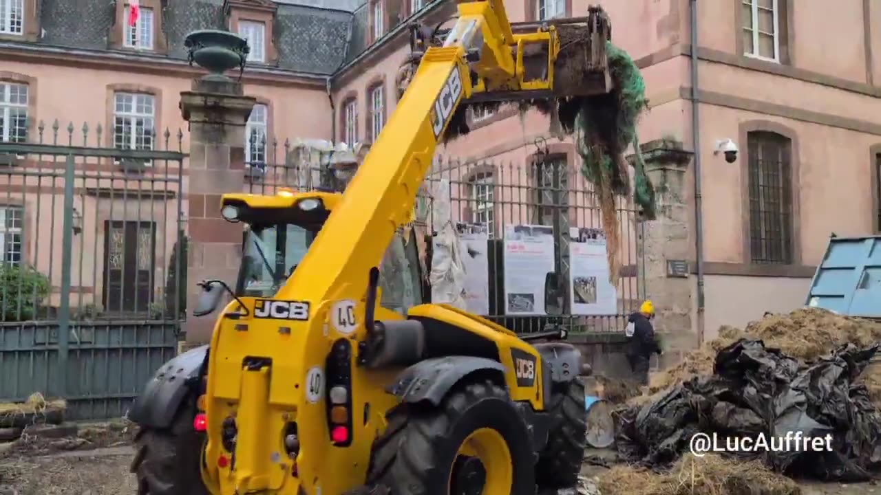 Furious French farmers take their anger to the streets