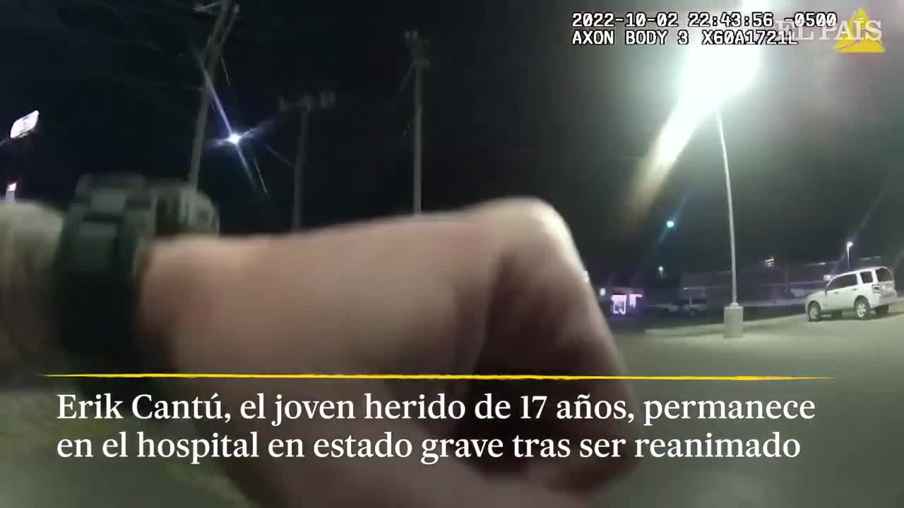 El impactante momento en el que policía de Texas dispara a adolescente estacionado