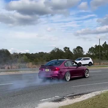 Hit the brakes and drop a comment! What's your favorite driving song of all time? 🎶🚗