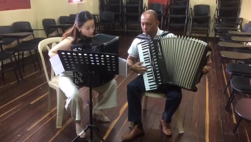 Lácides Romero en dúo con la acordeonista china Hanhzi Wang