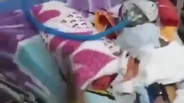 Babies sweltering in Venezuelan heat